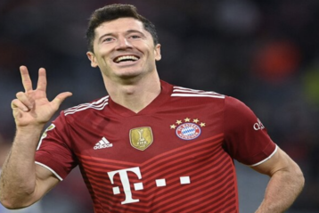 Brief introduction of information about football player Lewandowski